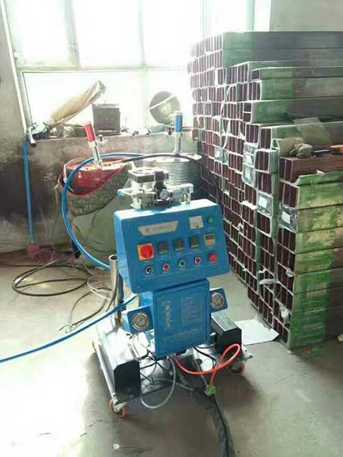 高壓小型噴塗聚氨酯機器施工案例